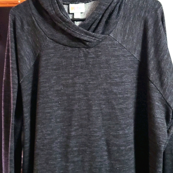 LuLaRoe Tops - Lularoe Amber 2x